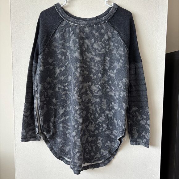 Free People Gray Printed Sweatshirt - Size Small - Picture 1 of 6